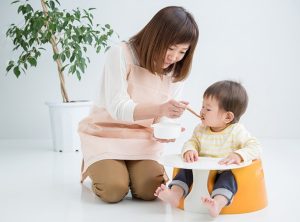 Tất bật tìm giúp việc trông trẻ cho cặp vợ chồng trẻ