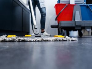 Có nên tìm giúp việc nhà chính chủ qua Trung tâm giúp việc